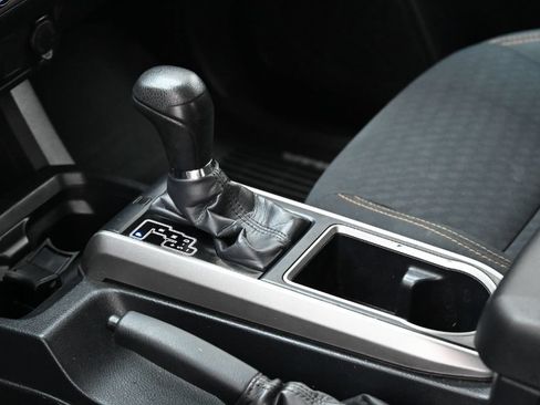 Used 2020 Toyota Tacoma SR5 AWD/4WD image 33