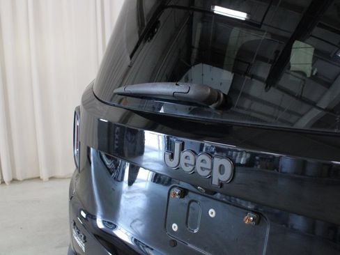 Used 2016 Jeep Renegade Trailhawk w/ Premium Trailhawk Package AWD/4WD image 30