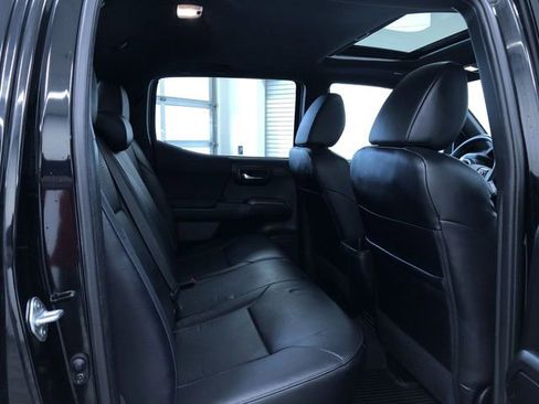 Certified 2022 Toyota Tacoma TRD Off-Road w/ TRD Premium Off Road Package AWD/4WD image 15