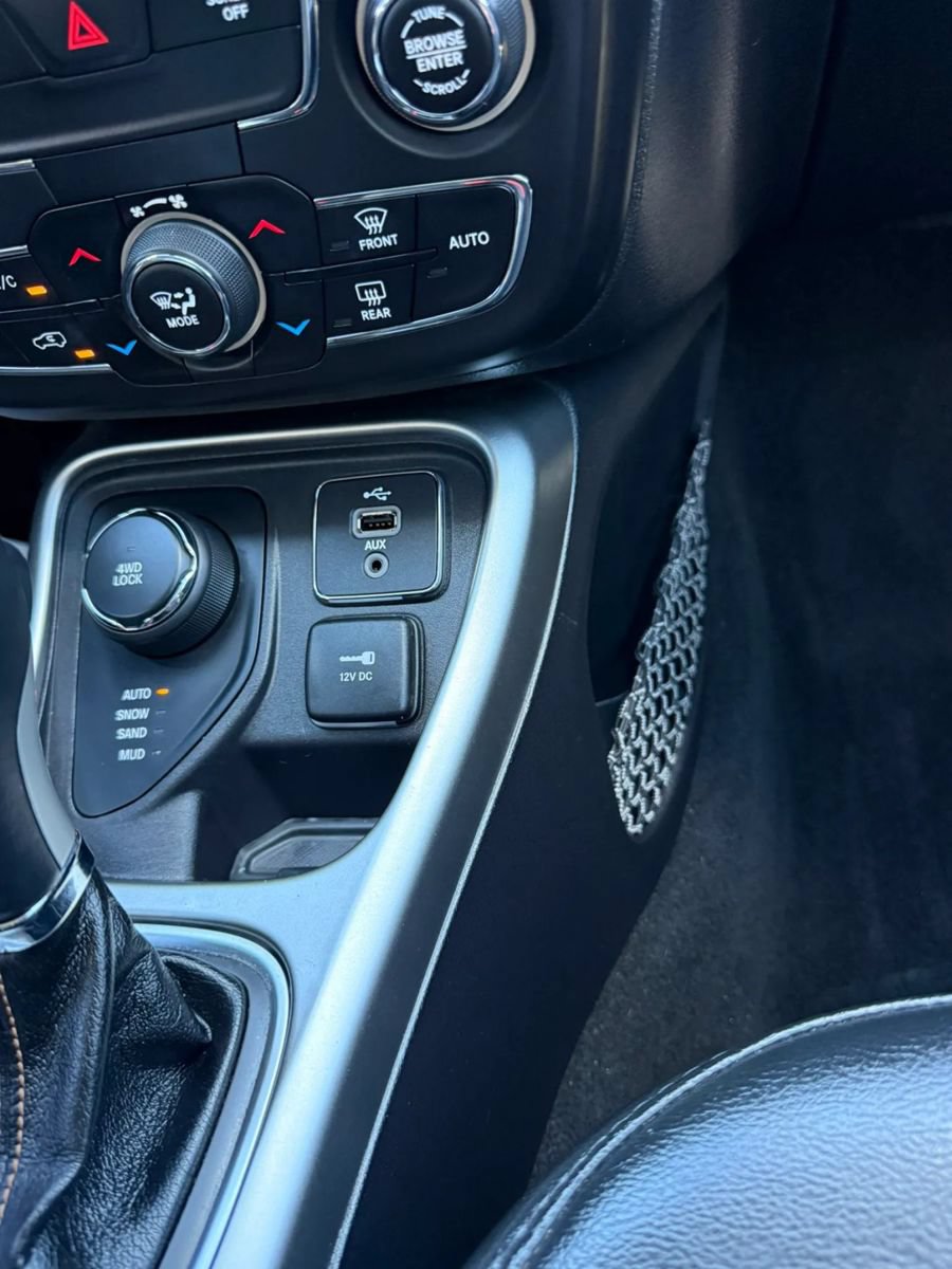 Used 2018 Jeep Compass Latitude w/ Popular Equipment Group AWD/4WD image 35