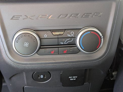 Used 2025 Ford Explorer Platinum w/ Ultimate Package image 16