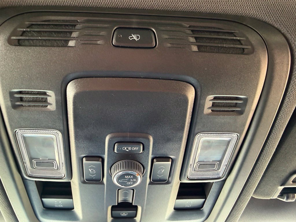 Used 2025 GMC Yukon AT4 w/ AT4 Premium Package AWD/4WD image 39