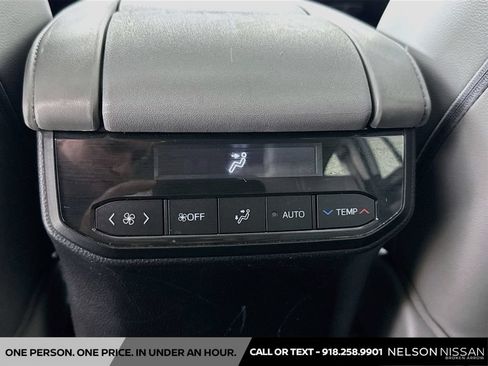 Used 2022 Toyota Highlander XLE AWD/4WD image 25