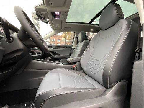 New 2026 Volkswagen Tiguan SE image 11