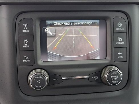 Used 2024 RAM 2500 Tradesman w/ Chrome Appearance Group image 17