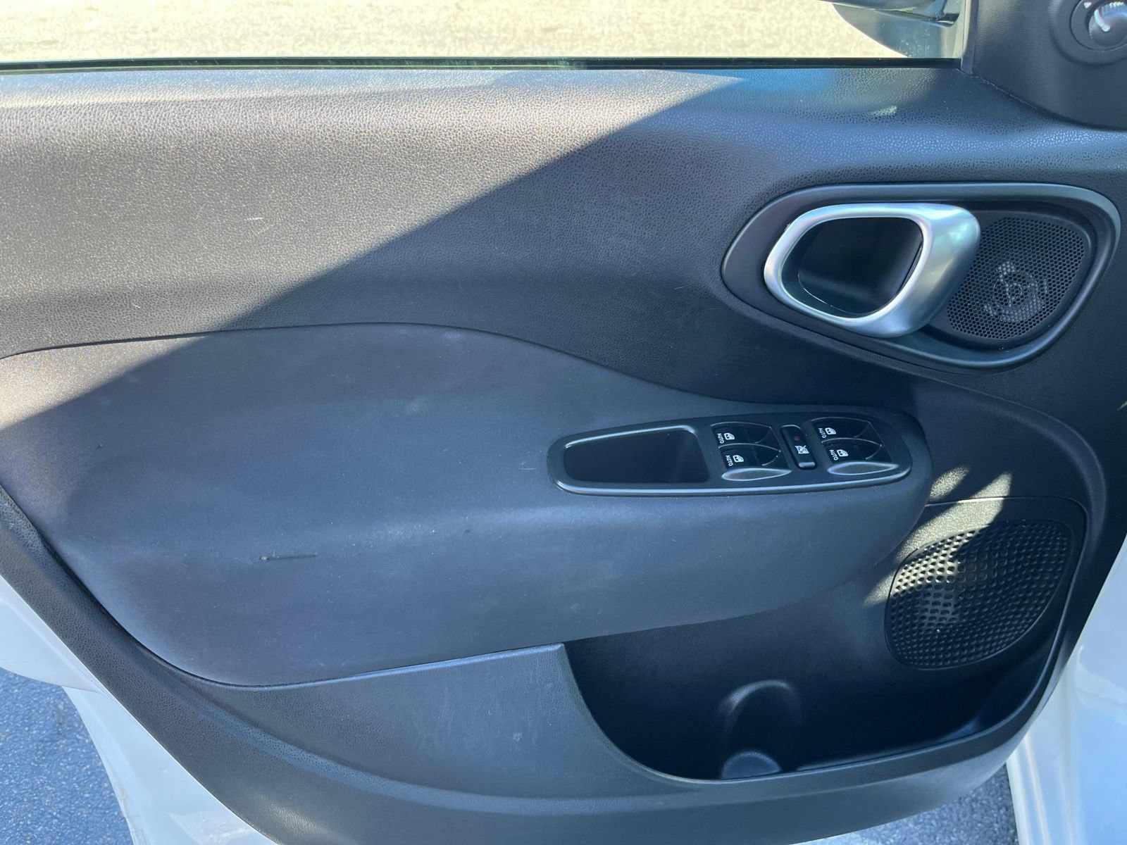 Used 2017 FIAT 500L Pop FWD image 42