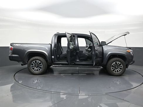 Used 2022 Toyota Tacoma TRD Sport w/ Technology Package image 29