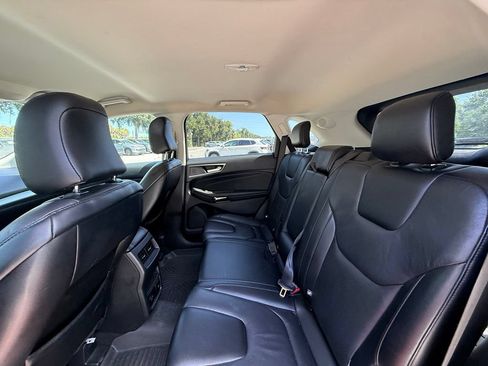 Used 2022 Ford Edge Titanium AWD/4WD image 18