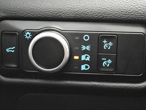 Used 2023 Ford Explorer XLT image 12