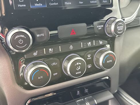 Used 2024 RAM 1500 Laramie RWD image 12