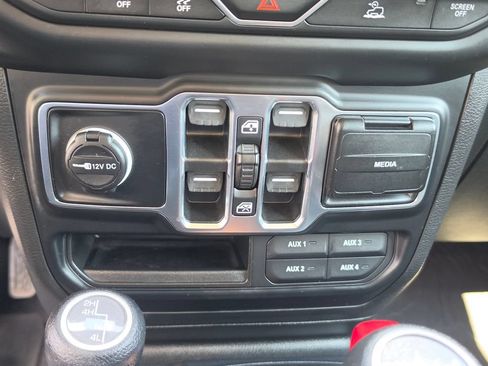 Used 2023 Jeep Wrangler Unlimited Sport AWD/4WD image 25