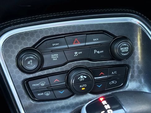 Used 2015 Dodge Challenger R/T Scat Pack w/ Scat Pack Appearance Package RWD image 39