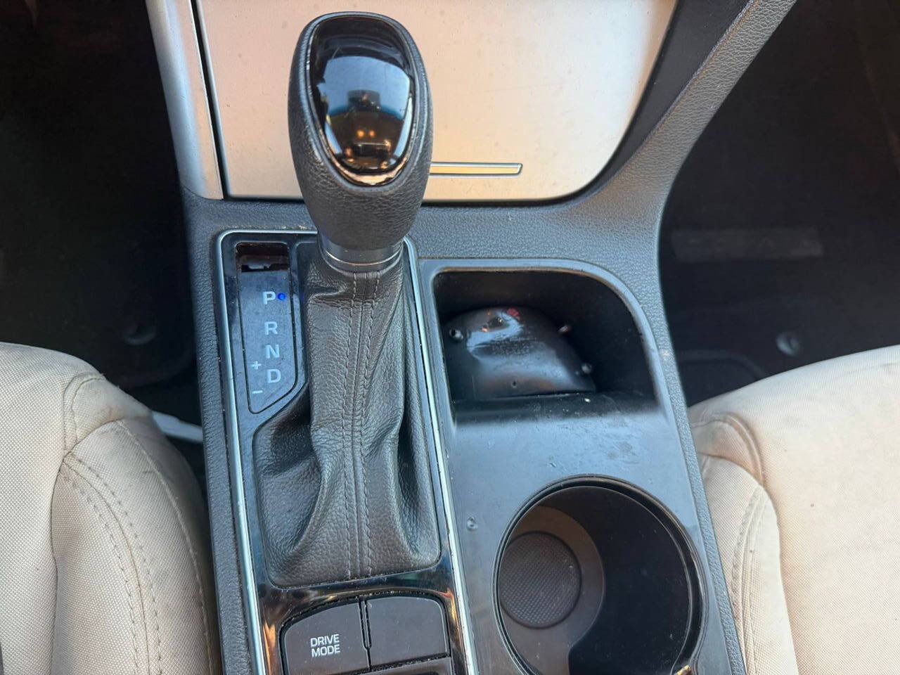 Used 2016 Hyundai Sonata SE FWD image 2