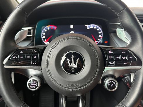 Used 2023 Maserati Grecale Modena AWD/4WD image 32