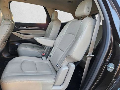 Used 2018 Buick Enclave Essence image 16