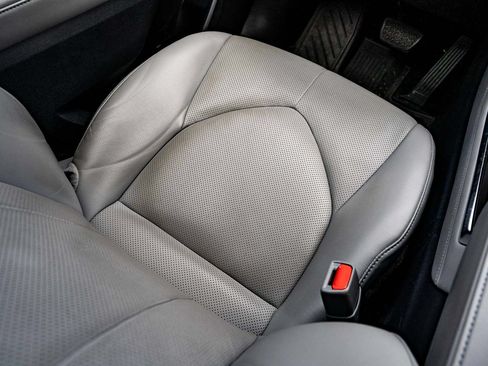 Used 2022 Toyota Highlander Limited FWD image 32