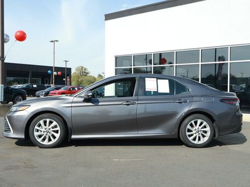 Used 2024 Toyota Camry LE image 9