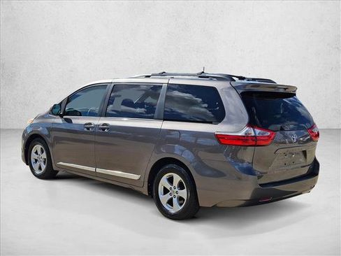 Used 2017 Toyota Sienna LE image 8