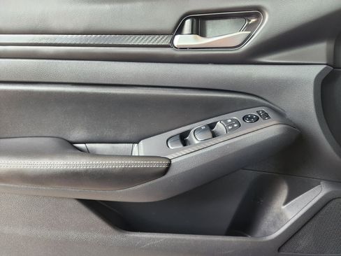 Used 2024 Nissan Altima 2.5 SV image 24