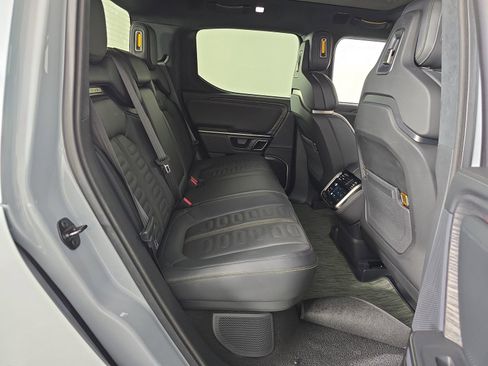 Used 2023 Rivian R1T Launch Edition image 22