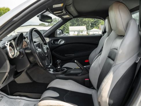 Used 2010 Nissan 370Z Touring w/ Sport Pkg RWD image 10