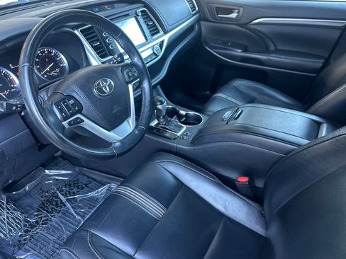 Used 2018 Toyota Highlander SE AWD/4WD image 11