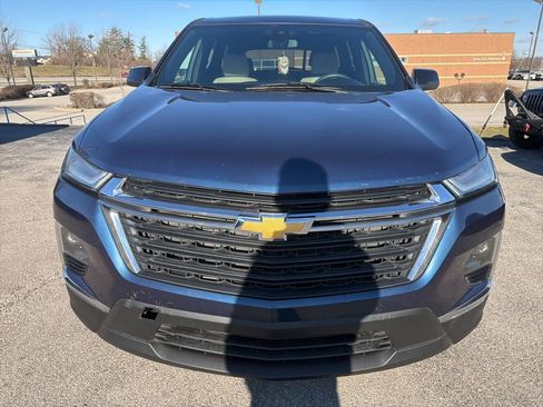 Used 2022 Chevrolet Traverse LS AWD/4WD image 2