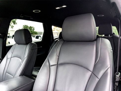 Used 2024 Buick Enclave Premium image 13