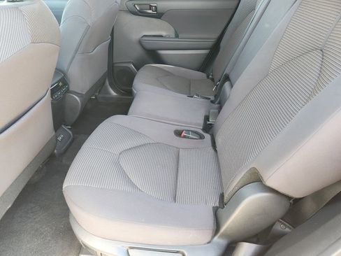 Used 2024 Toyota Highlander AWD image 28