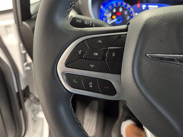 Used 2025 Chrysler Pacifica Select FWD image 24