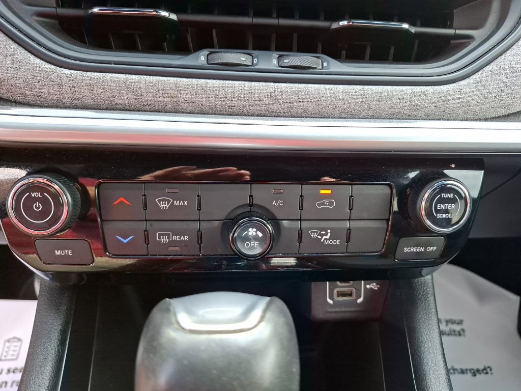 Used 2024 Jeep Compass Latitude AWD/4WD image 24