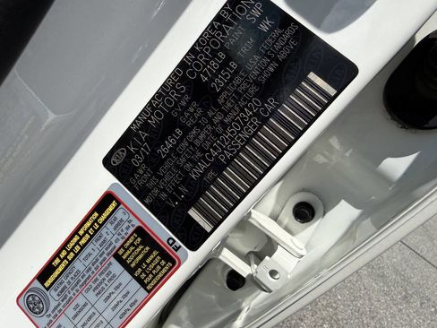 Used 2017 Kia Cadenza Technology FWD image 27
