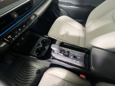 Used 2026 Toyota Prius XLE image 26