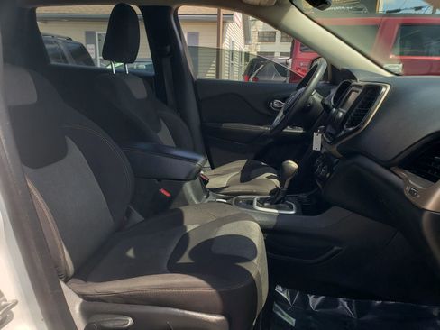 Used 2014 Jeep Cherokee Sport image 16