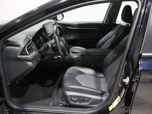 Used 2024 Toyota Camry SE image 9