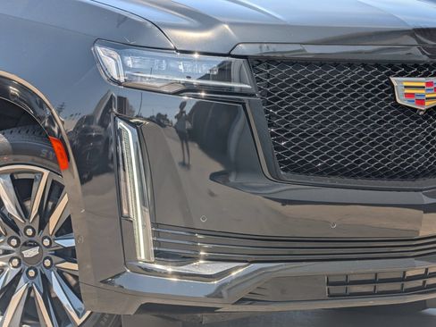 Used 2023 Cadillac Escalade ESV Sport w/ Touring Package AWD/4WD image 3