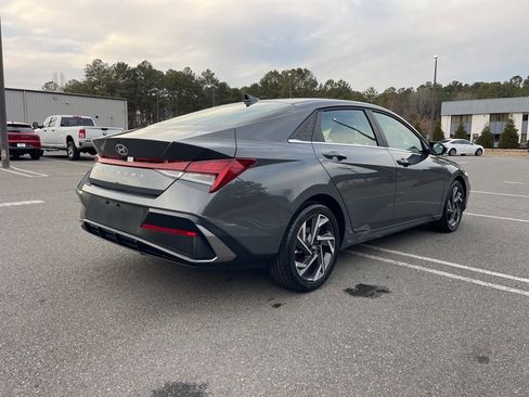 Certified 2025 Hyundai Elantra SEL w/ Cargo Package image 5