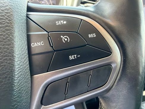 Used 2020 Jeep Cherokee Limited FWD image 33