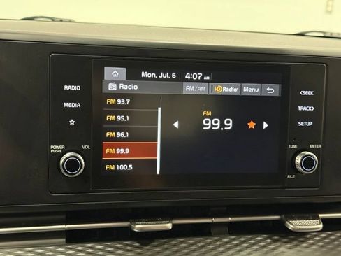 Used 2023 Kia Carnival LX FWD image 21