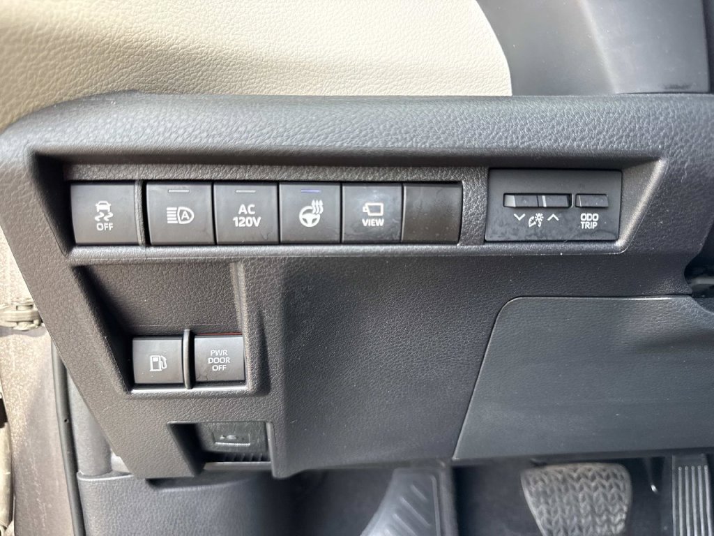 Used 2023 Toyota Sienna Platinum AWD/4WD image 43