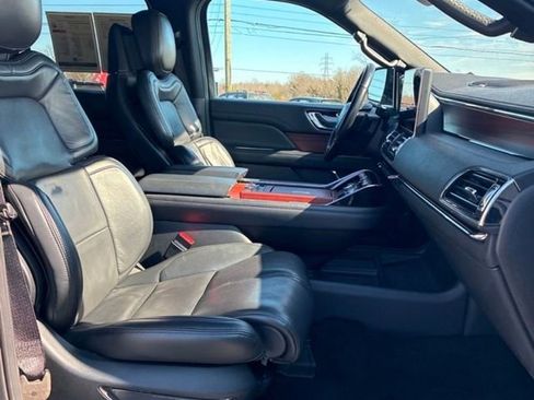 Used 2023 Lincoln Navigator Reserve image 6