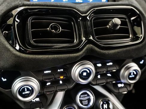 Used 2019 Aston Martin V8 Vantage Coupe image 18