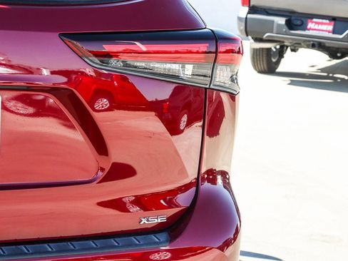 Certified 2024 Toyota Highlander XSE FWD image 8