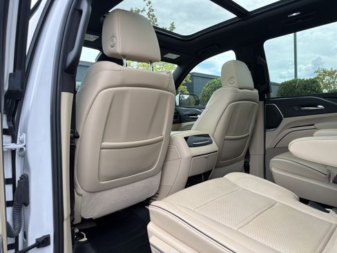 Used 2023 Cadillac Escalade ESV Premium Luxury AWD/4WD image 22