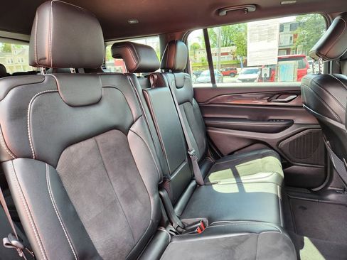 Used 2023 Jeep Grand Cherokee L Laredo AWD/4WD image 16