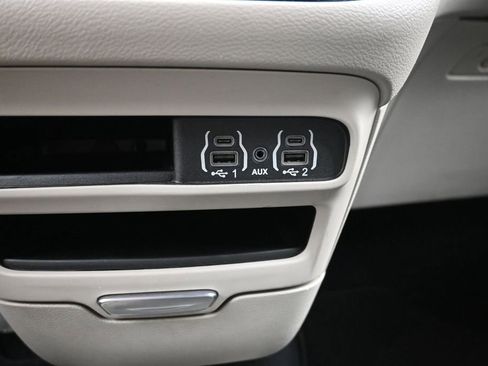 Used 2023 Chrysler Pacifica Touring-L FWD image 27