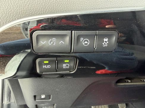 Used 2022 Toyota Prius Limited image 29