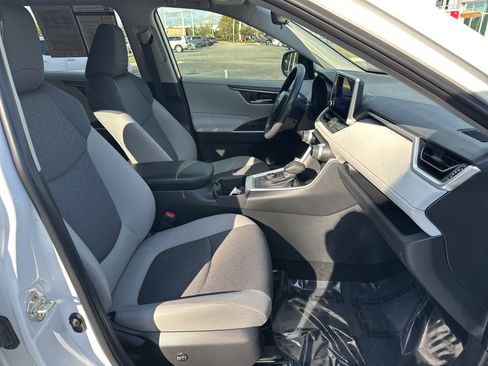 Certified 2025 Toyota RAV4 XLE image 33