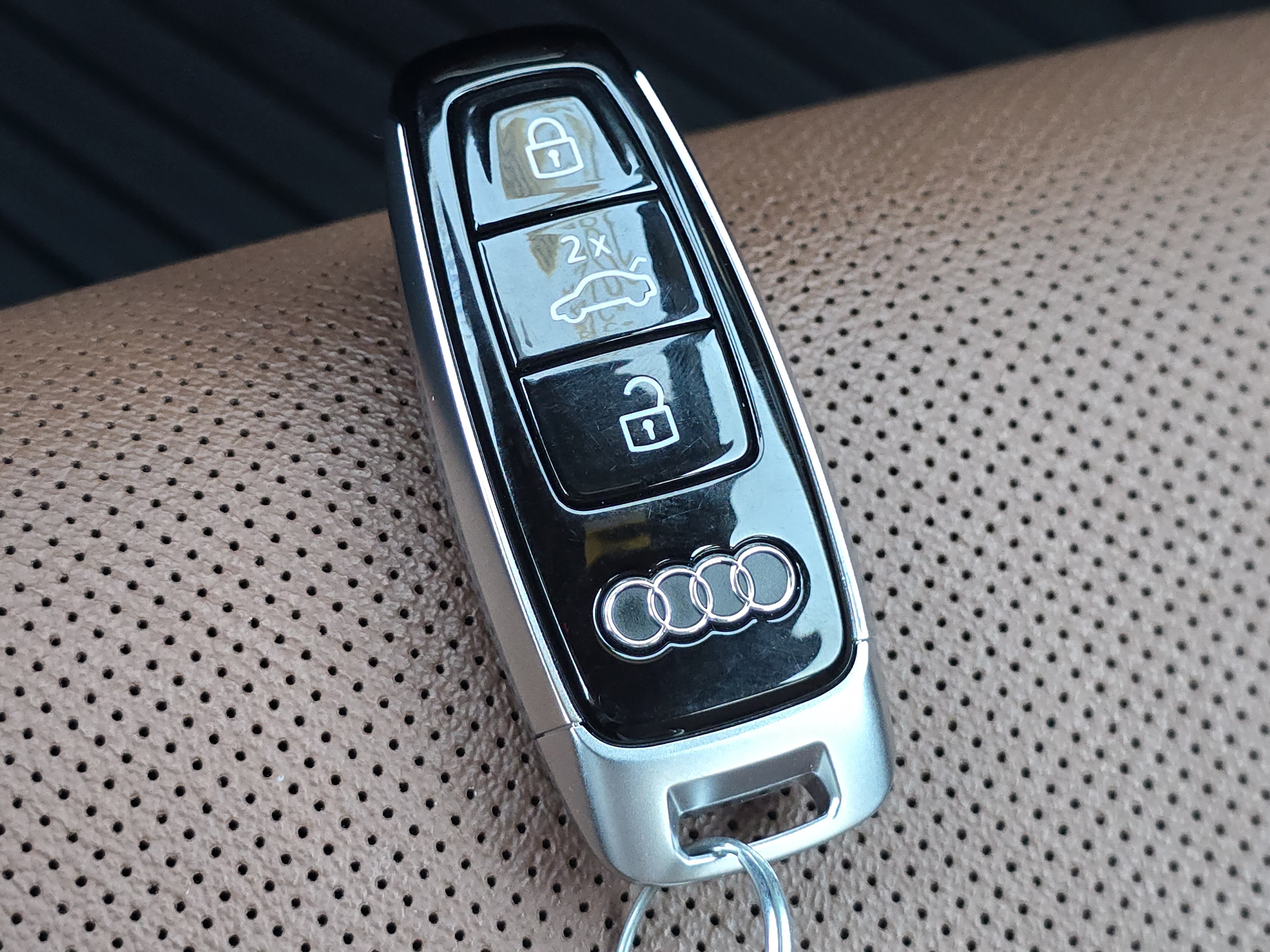 Used 2024 Audi Q8 e-tron Premium Plus AWD/4WD image 29