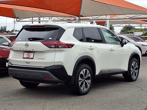 Used 2023 Nissan Rogue SV image 4